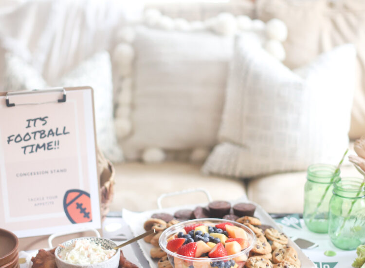 Celebrate This football season by throwing an easy gameday party at home. Watch the game with these simple BIG GAME party tips, football party decoration ideas, and the yummiest game day snacks - no cooking required. | @glitterinclexi | GLITTERINC.COM