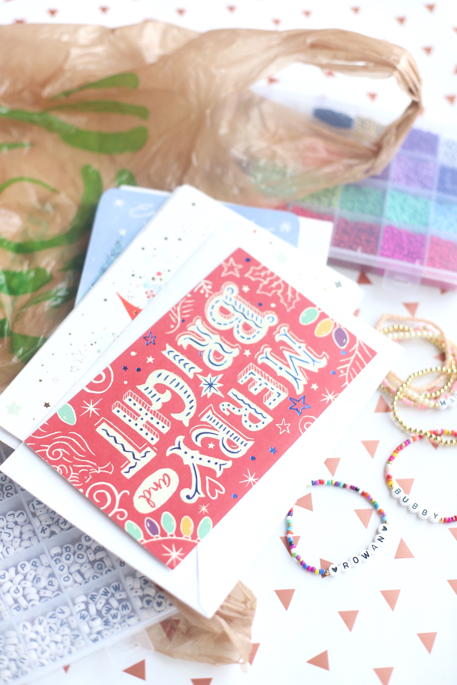 This holiday season, let family and friends near and far know you care by sending them a sweet greeting card and a stack of these DIY beaded friendship bracelets. | @glitterinclexi | GLITTERINC.COM