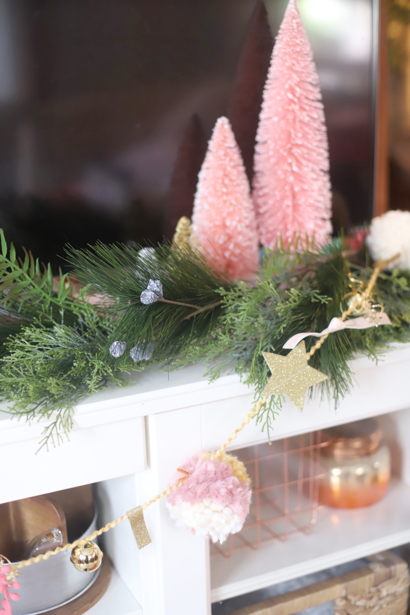 Make your own boutique-worthy DIY EMbellished pom pom garland with festive tinsel, ribbon, washi ape, and glitter stars; a.k.a., a glammed up pom pom garland with a whole lot of pizazz.| @glitterinclexi | GLITTERINC.COM