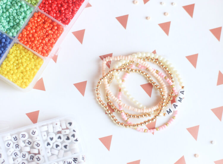 This holiday season, let family and friends near and far know you care by sending them a sweet greeting card and a stack of these DIY beaded friendship bracelets. | @glitterinclexi | GLITTERINC.COM