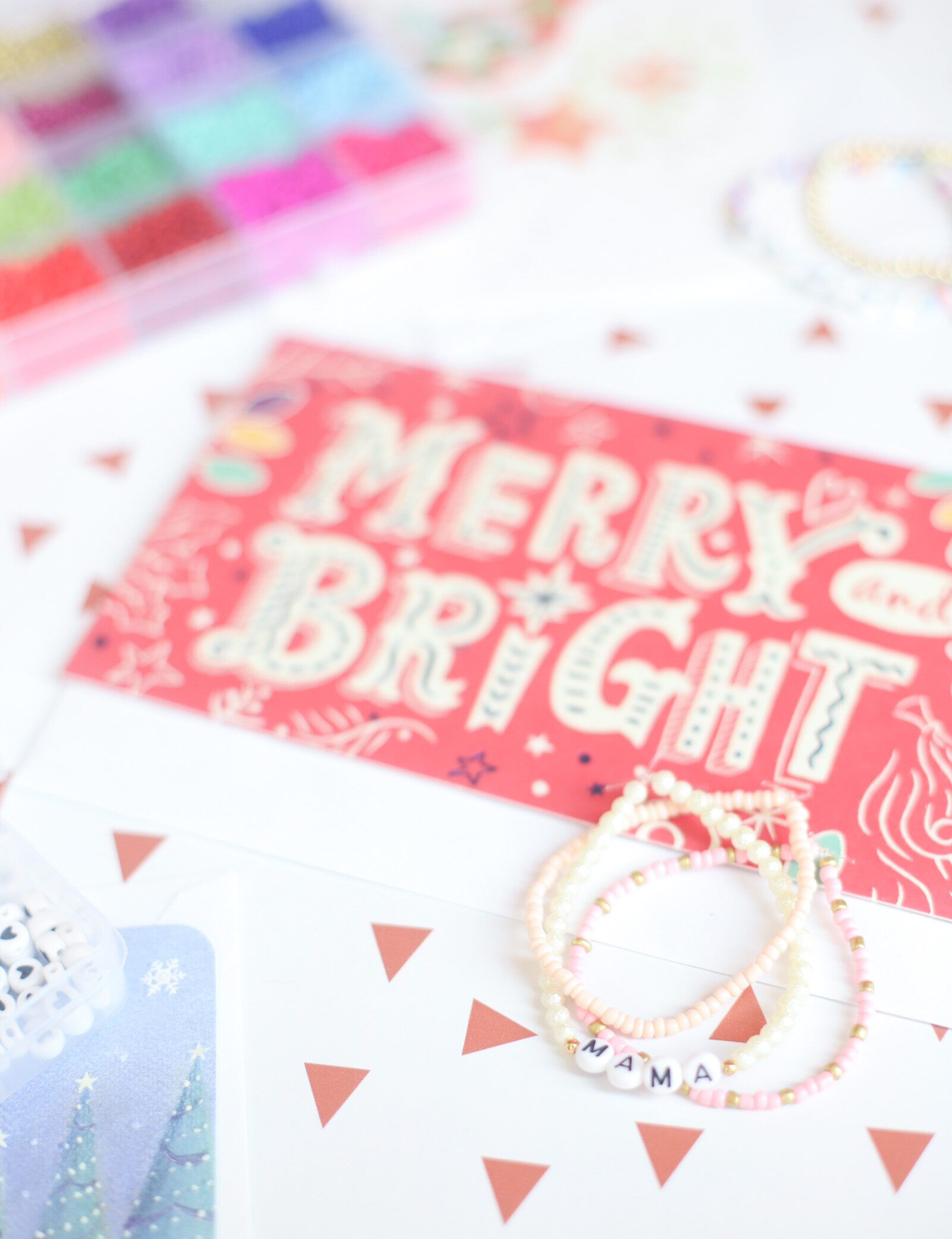 This holiday season, let family and friends near and far know you care by sending them a sweet greeting card and a stack of these DIY beaded friendship bracelets. | @glitterinclexi | GLITTERINC.COM