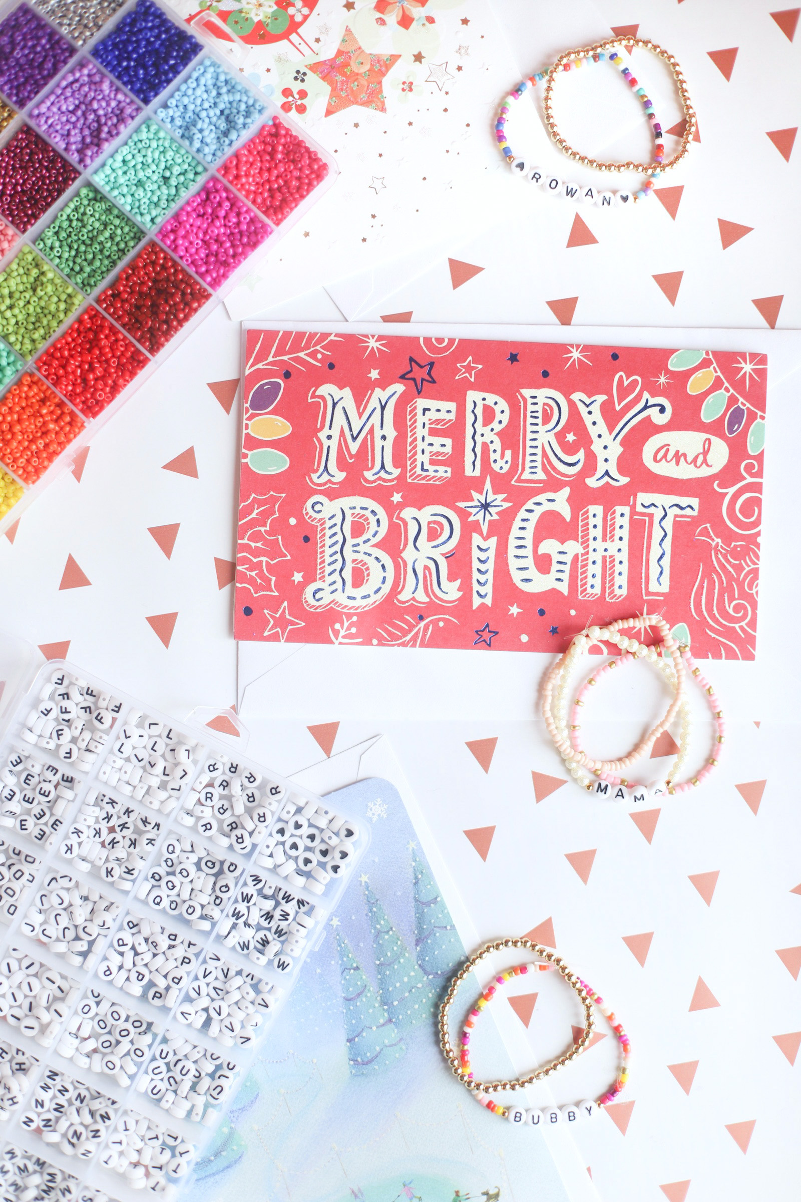 This holiday season, let family and friends near and far know you care by sending them a sweet greeting card and a stack of these DIY beaded friendship bracelets. | @glitterinclexi | GLITTERINC.COM