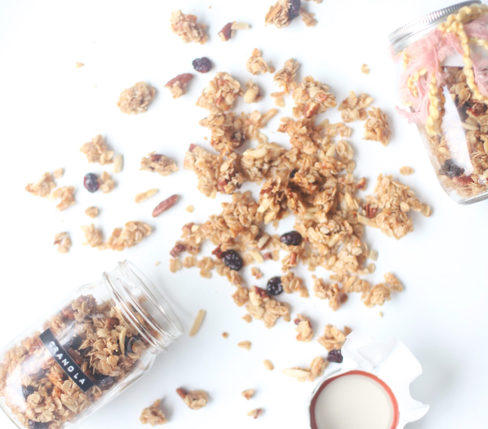 Homemade Classic Granola - Our Favorite Chewy Go-To Granola | @glitterinclexi | GLITTERINC.COM