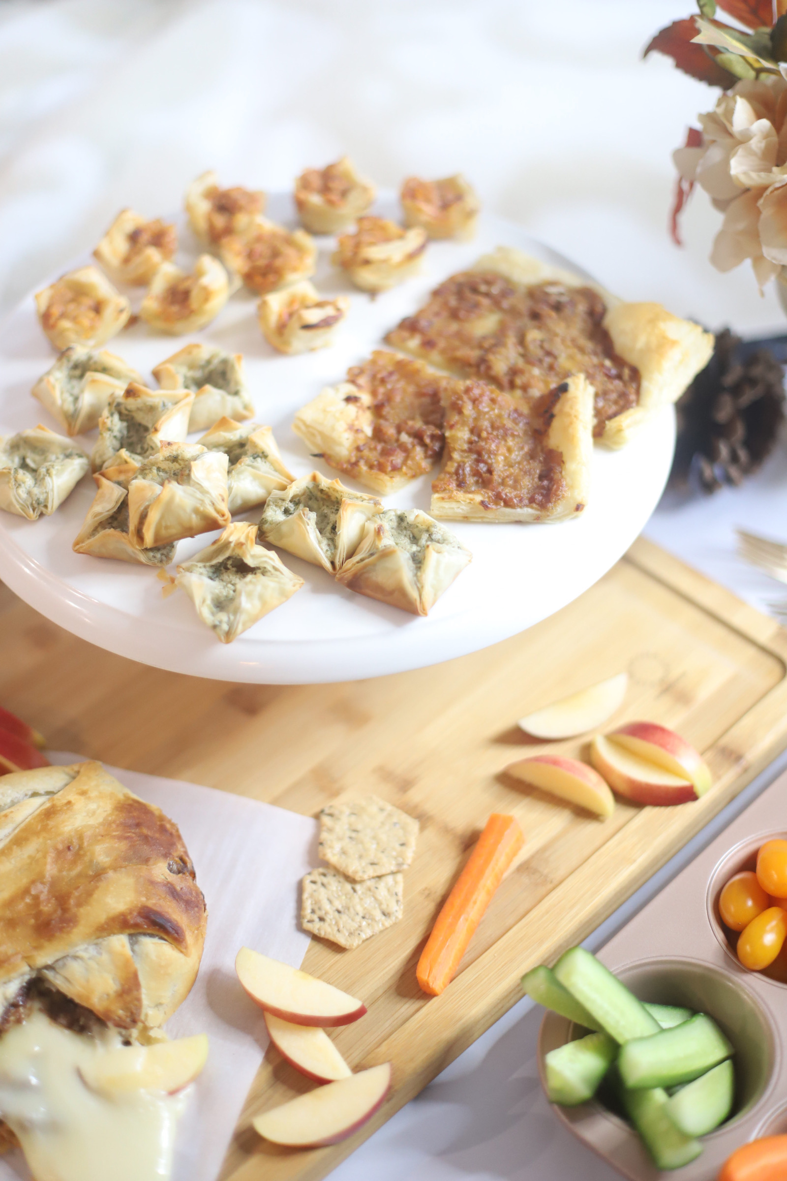 Looking to shake up family meal time? Try appetizers for dinner! This simple, out-of-the box meal idea is sure to get kids and grownups alike excited for dinner. | @glitterinclexi | GLITTERINC.COM