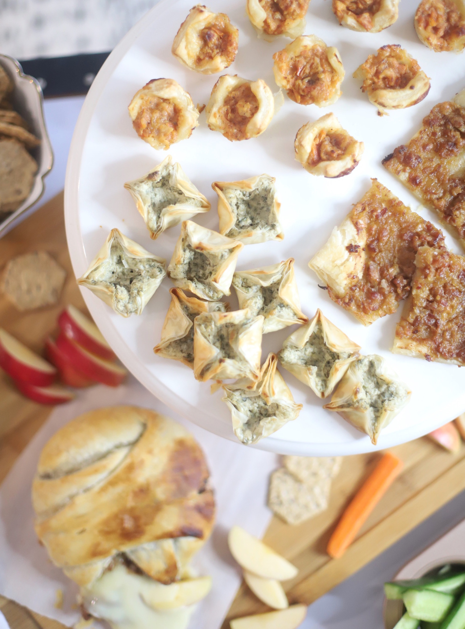 Looking to shake up family meal time? Try appetizers for dinner! This simple, out-of-the box meal idea is sure to get kids and grownups alike excited for dinner. | @glitterinclexi | GLITTERINC.COM