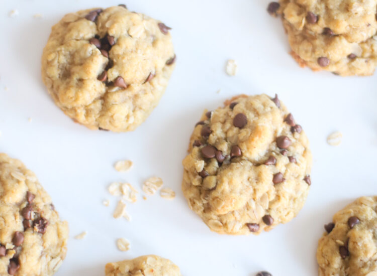 Hands down our very favorite oatmeal chocolate chip cookies, these heavenly oatmeal cookies are moist in the center, crisp and chewy on the outside, and totally delicious. They’re also super easy to make all in one bowl, and can easily be made dairy-free, vegan, or gluten-free! | @glitterinclexi | GLITTERINC.COM