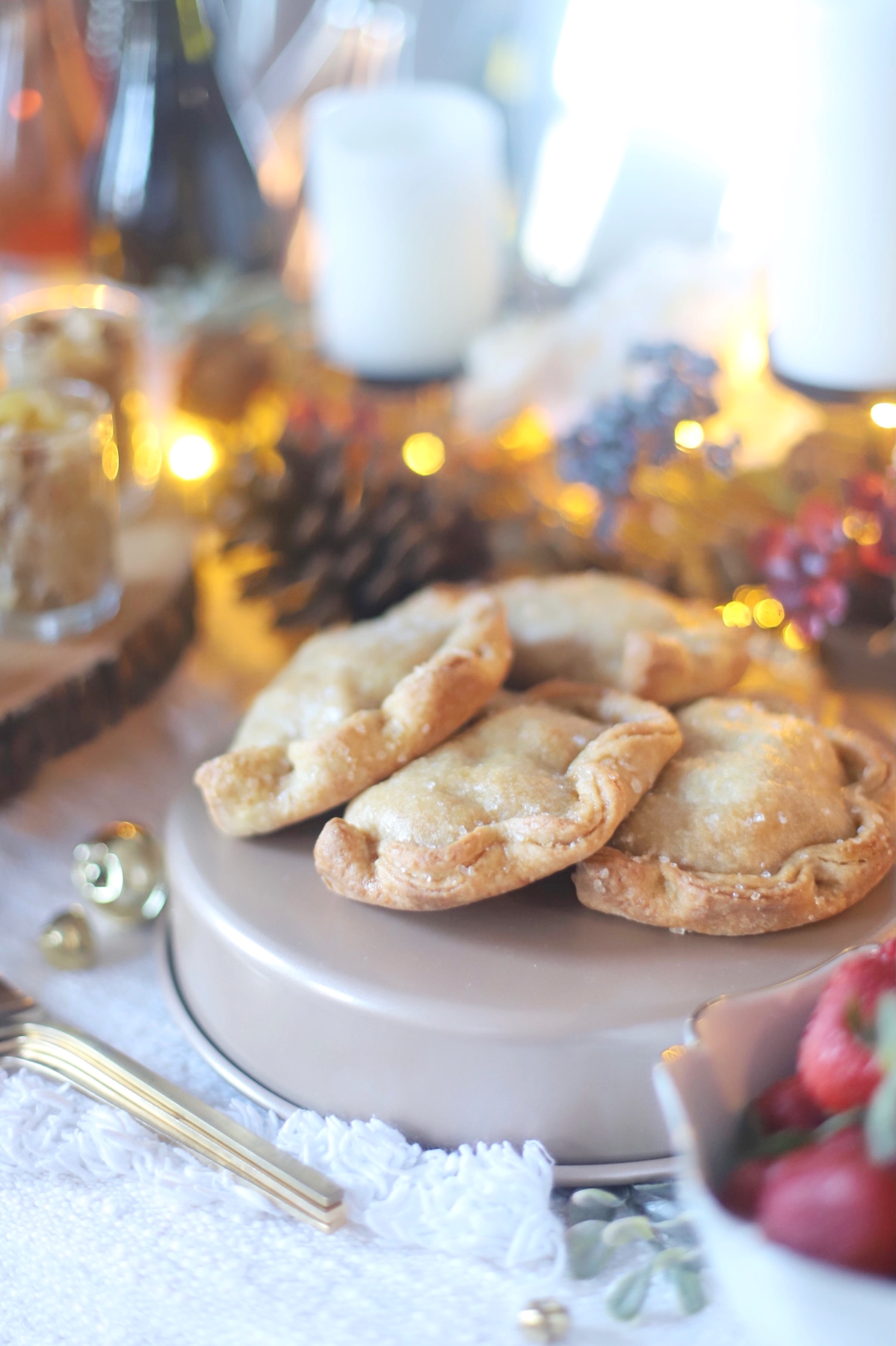 If you love a good dessert buffet, you will love this simple and beautiful woodland winter holiday dessert bar for your next festive Christmas or Hanukkah celebration! | @glitterinclexi | GLITTERINC.COM