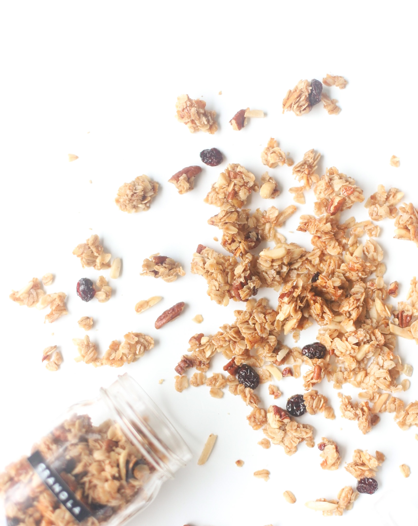 Homemade Classic Granola - Our Favorite Chewy, Cookie-Like Go-To Granola - Add in Your Favorite Nuts, Seeds, and Dried Fruit to Make this granola recipe totally customized! | @glitterinclexi | GLITTERINC.COM