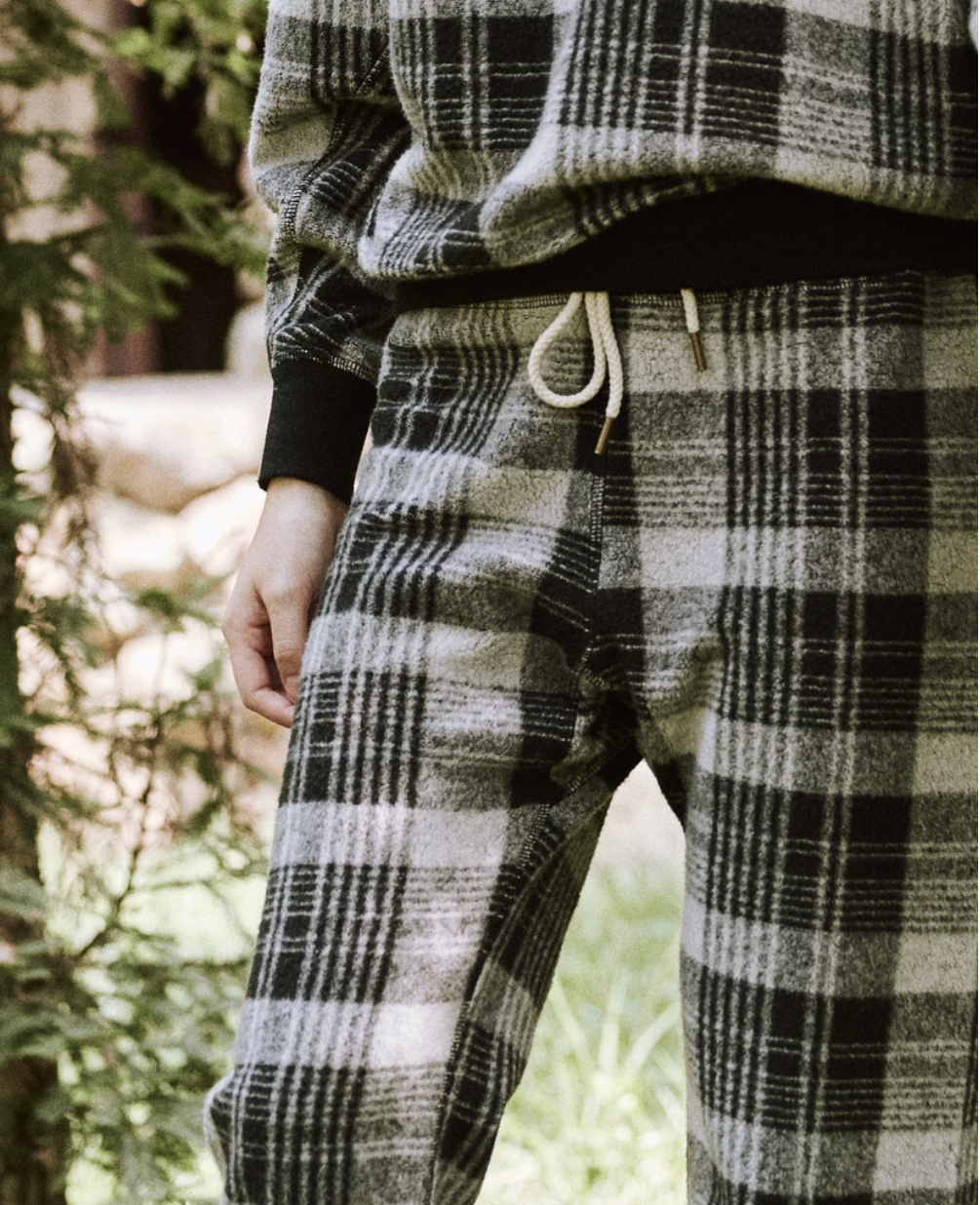 Jessica Alba’s Holiday Sweats | The Great The College Sweatshirt and Sweatpant in Lumber Plaid 