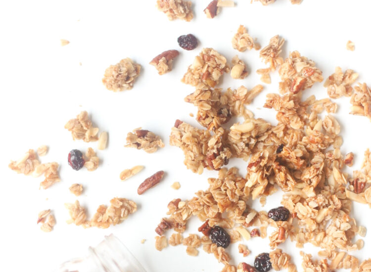 Homemade Classic Granola - Our Favorite Chewy, Cookie-Like Go-To Granola - Add in Your Favorite Nuts, Seeds, and Dried Fruit to Make this granola recipe totally customized! | @glitterinclexi | GLITTERINC.COM