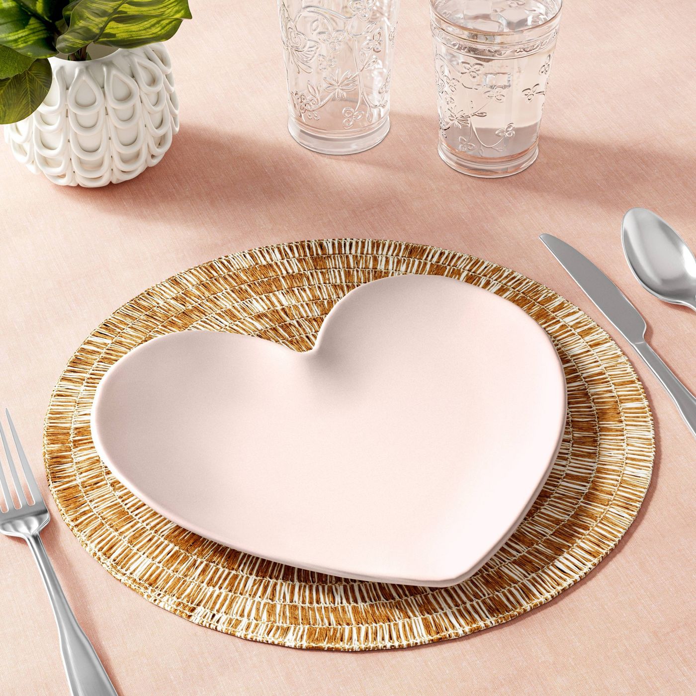 Opalhouse Melamine Heart Plate | Instagram’s Most Popular Blanket