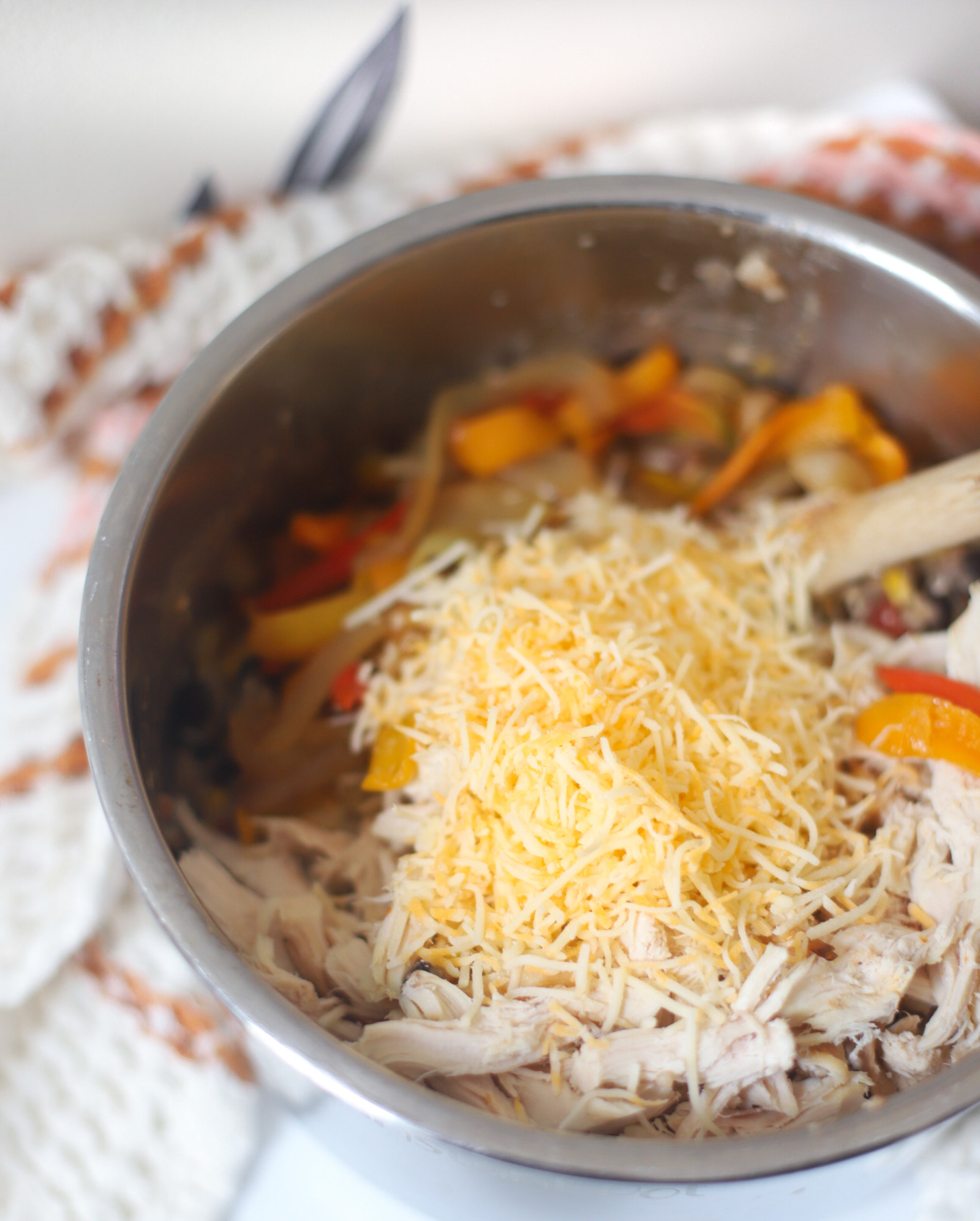 Instant Pot Loaded Chicken Fajita Bowls - Easy Weeknight Dinner Recipe | @glitterinclexi | GLITTERINC.COM