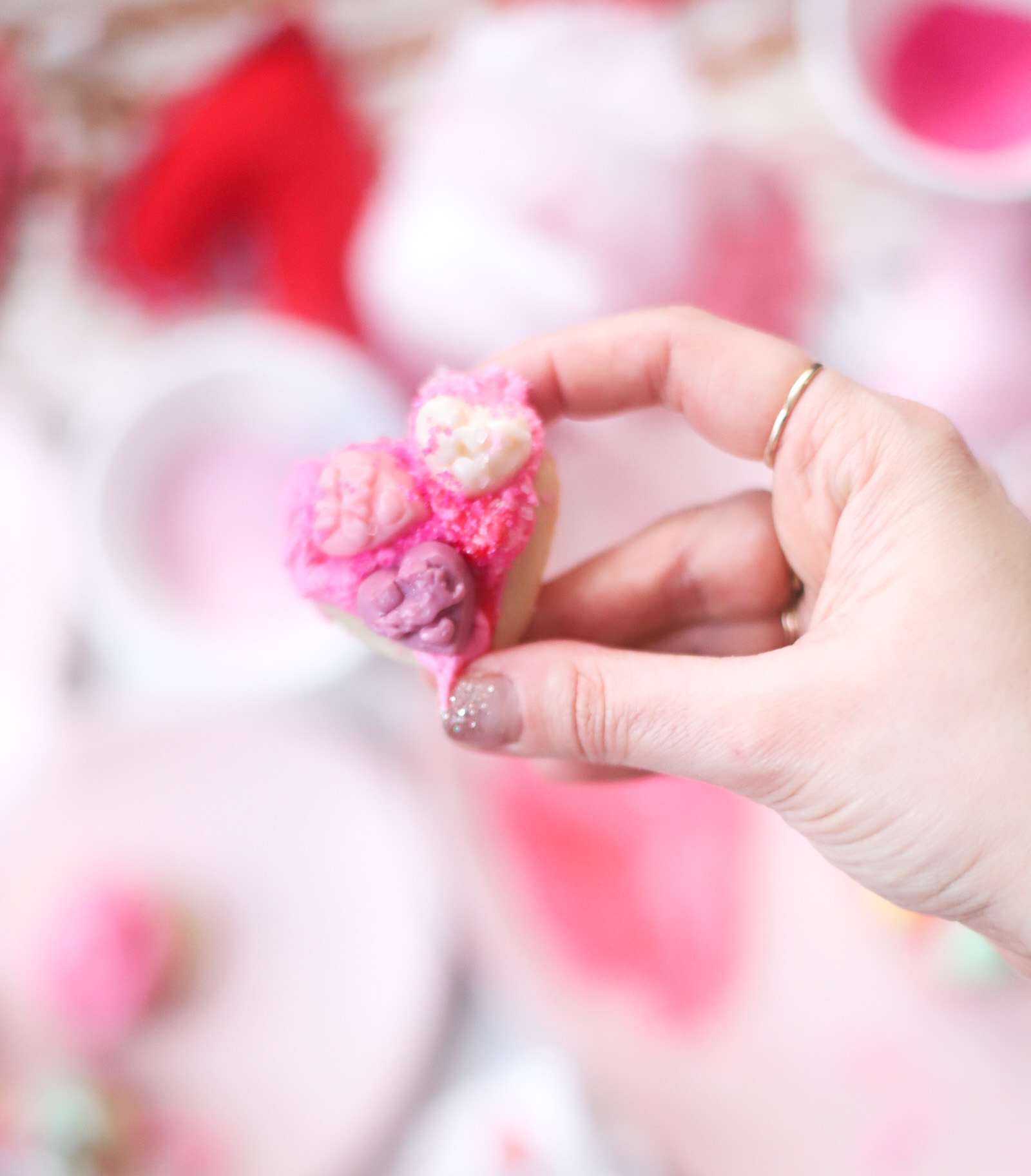 Here’s a simple idea to celebrate the upcoming season of love: an at home kids Valentine’s Day cookie decorating party! Plus, our favorite tips for easy holiday cookie decorating with little kids. | @glitterinclexi | GLITTERINC.COM