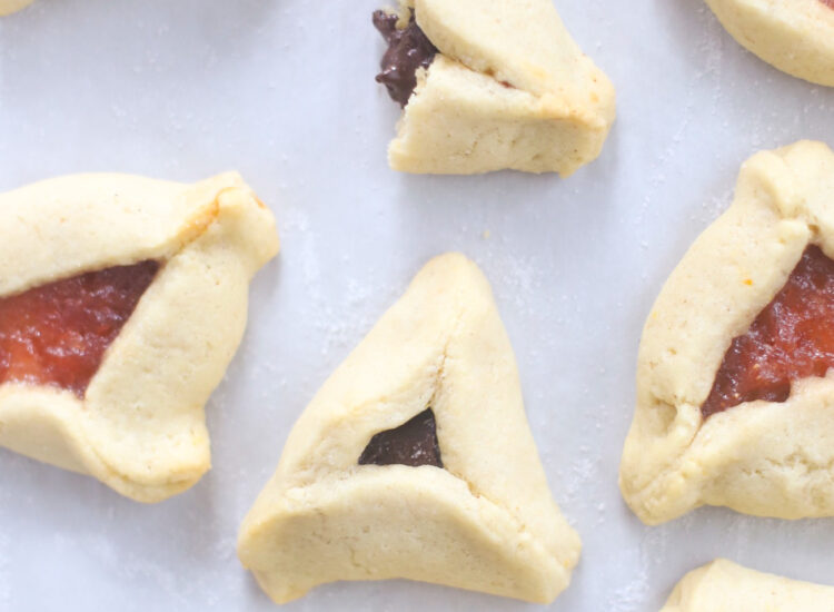 Easy and Delicious Dairy Free Hamantaschen | Our Favorite Recipe for Homemade Allergy-friendly Hamantashen | @glitterinclexi | GLITTERINC.COM
