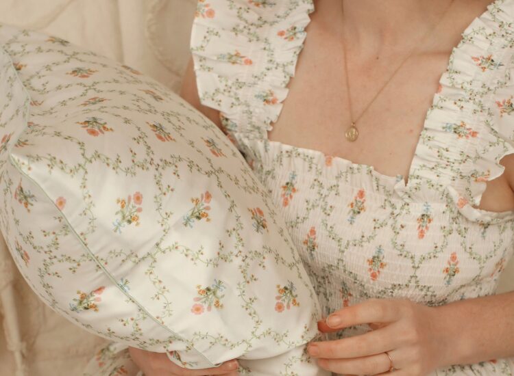 WEEKLY FINDS | Hill House Sisi Silk Pillowcase | @glitterinclexi | GLITTERINC.COM