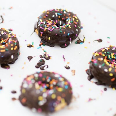 How to Make Easy Cake Mix Donuts + Our Favorite Simple Frosting Hack - Baked Doughnuts - | @glitterinclexi | GLITTERINC.COM