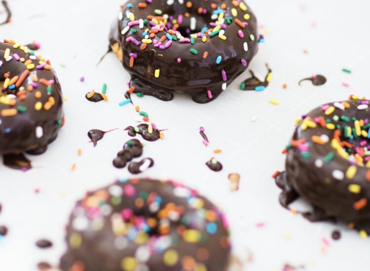 How to Make Easy Cake Mix Donuts + Our Favorite Simple Frosting Hack - Baked Doughnuts - | @glitterinclexi | GLITTERINC.COM