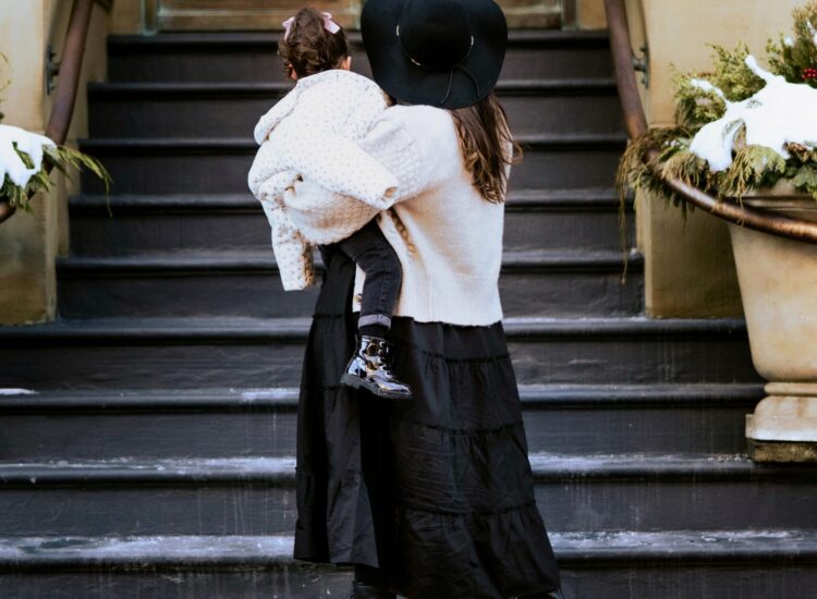 LITTLE LOVE NOTES // Back Bay Stoop - Mom and Daughter - GLITTERINC.COM