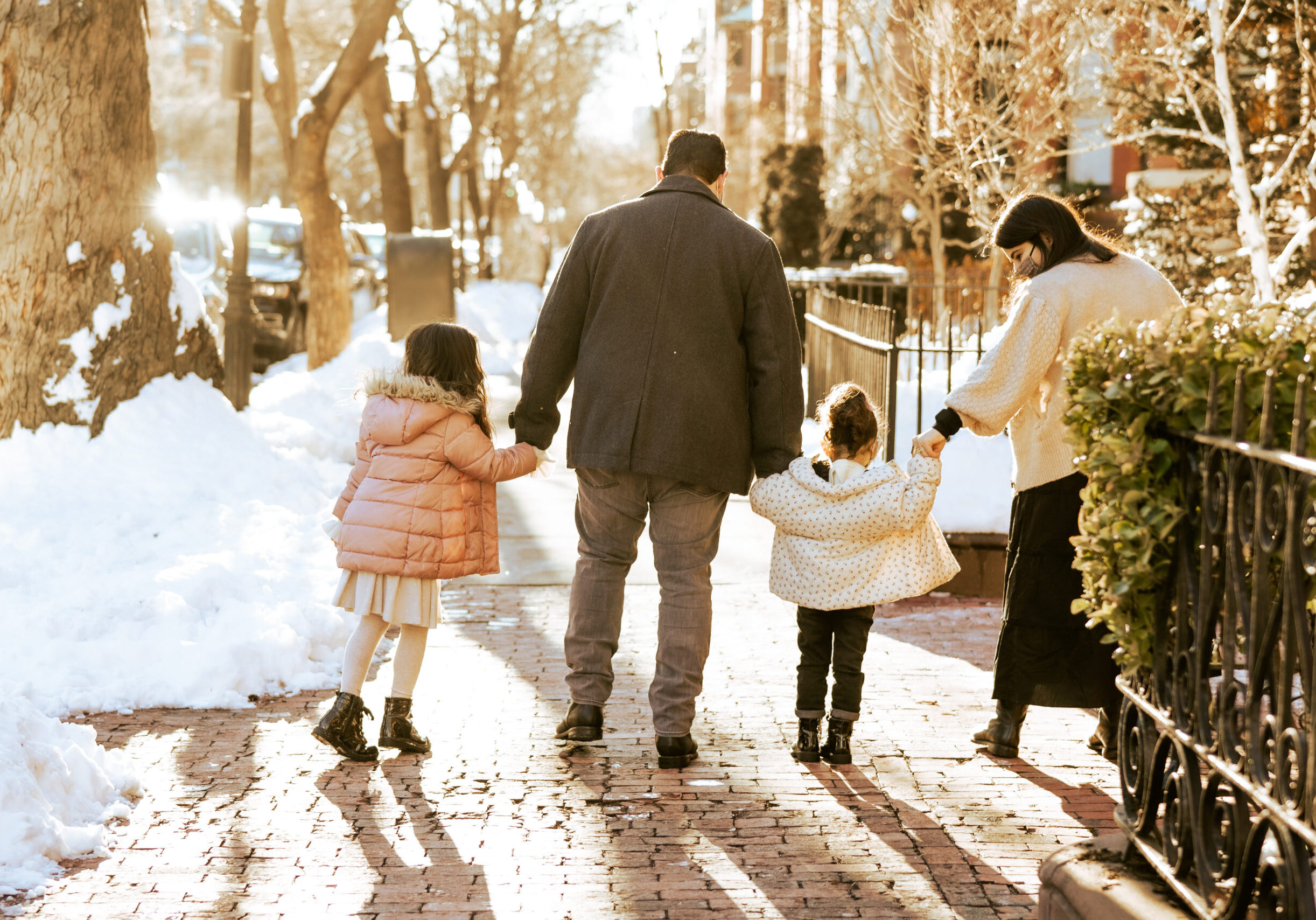 Winter Family Photos in Back Bay | Boston Snow | @glitterinclexi | GLITTERINC.COM