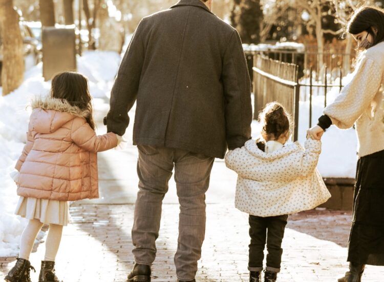 Winter Family Photos in Back Bay | Boston Snow | @glitterinclexi | GLITTERINC.COM