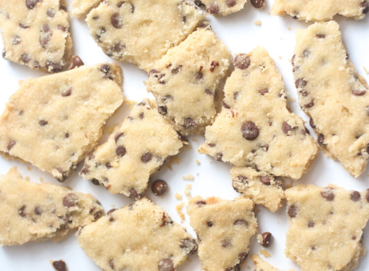 Vegan Chocolate Chip Cookie Brittle Recipe - These Cookies are Highly Snackable and So Much Easier Than Traditional Chocolate Chip Cookies | @glitterinclexi | GLITTERINC.COM