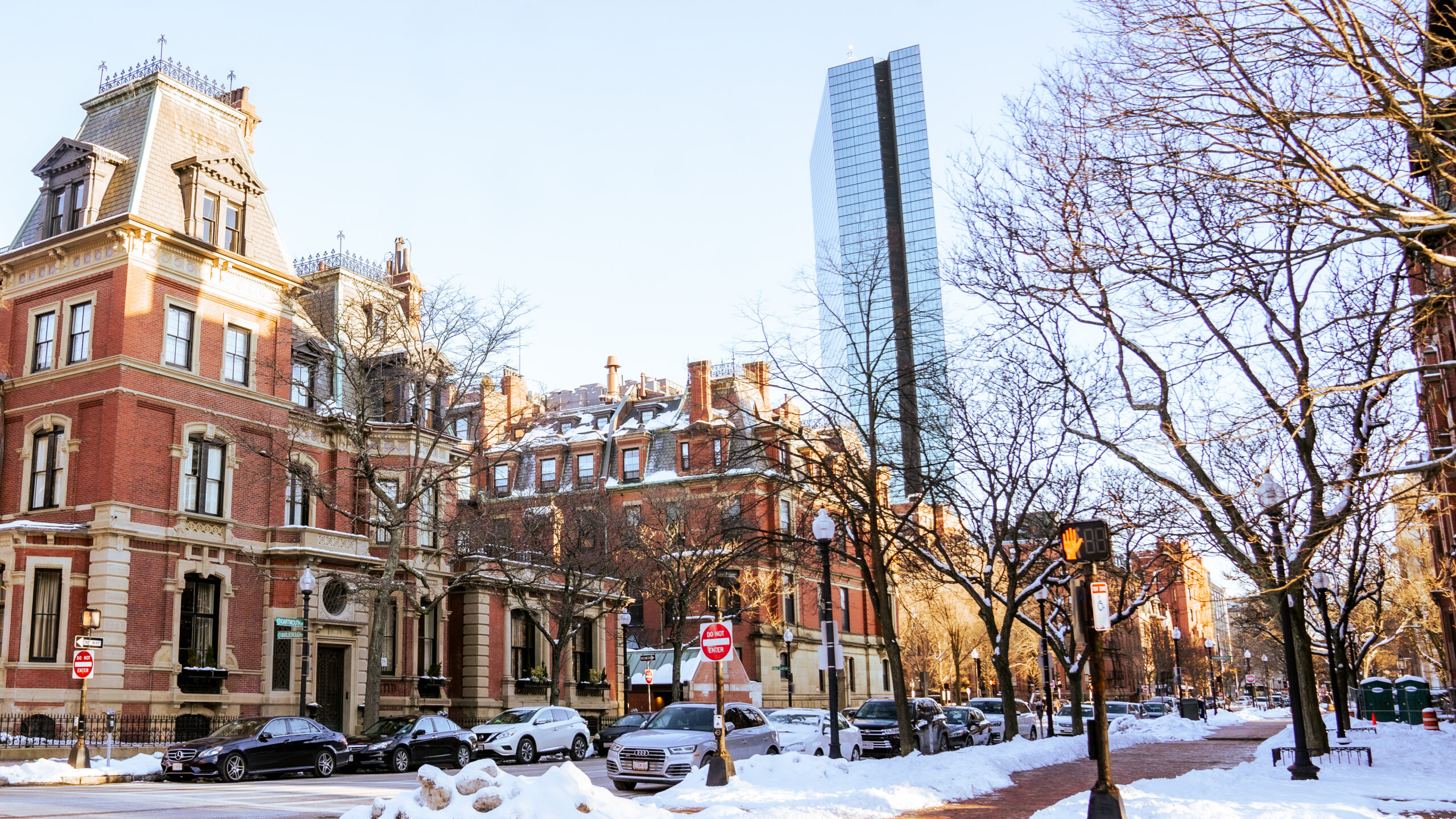 Winter Family Photos in Back Bay | Boston Snow | @glitterinclexi | GLITTERINC.COM