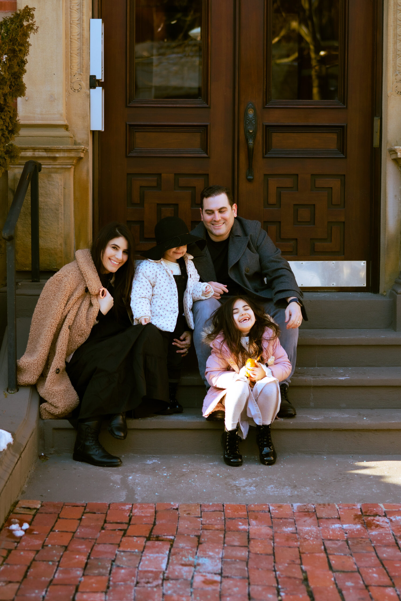 Winter Family Photos in Back Bay | Boston Snow | @glitterinclexi | GLITTERINC.COM