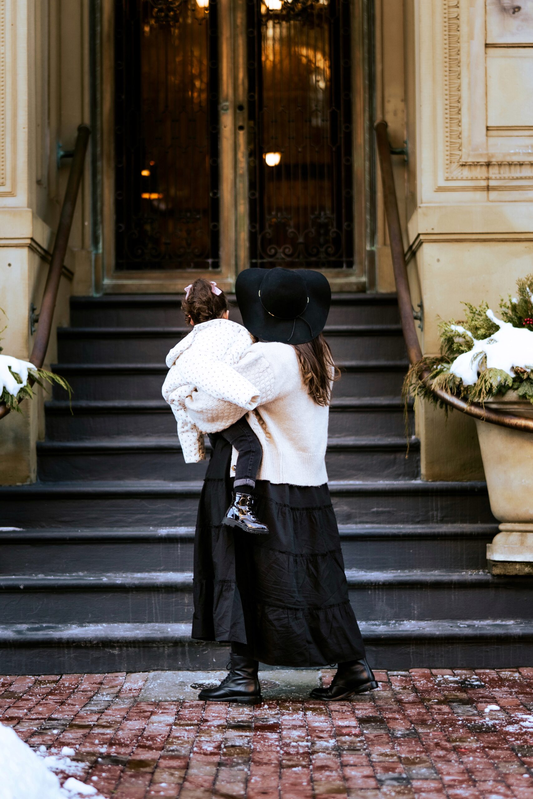 Winter Family Photos in Back Bay | Boston Snow | @glitterinclexi | GLITTERINC.COM