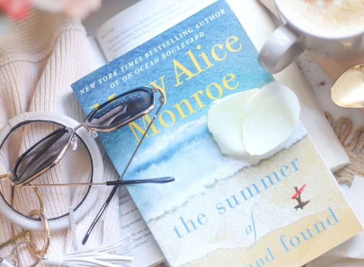 9 Really Great Beach Reads - Perfect Vacation Books | @glitterinclexi | GLITTERINC.COM