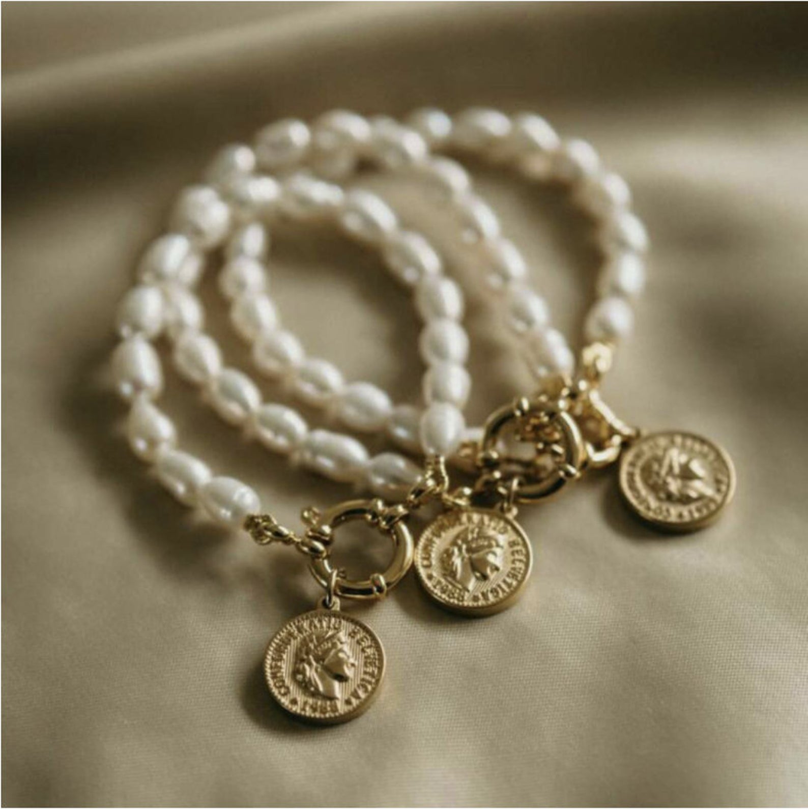 Darling Original Dainty Dos Pesos Gold Coin Charm Pendant Bracelet with Natural Freshwater Pearls 