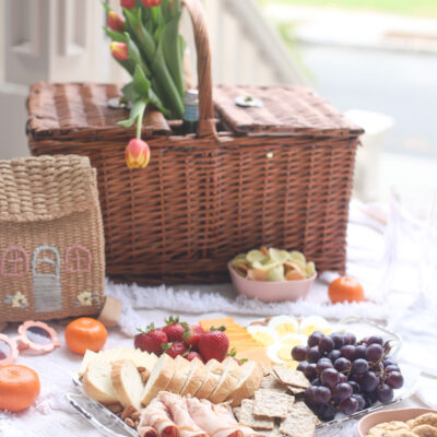 How to Throw a Super Simple Front Porch Picnic And Snack Charcuterie Board