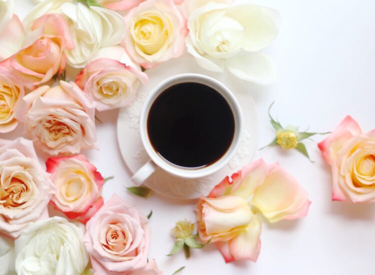 Little Love Notes + Playing with Flowers - Roses and Coffee - GLITTERINC.COM
