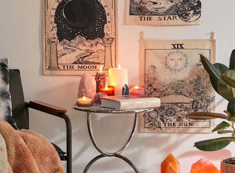 Spooky Chic Halloween Décor