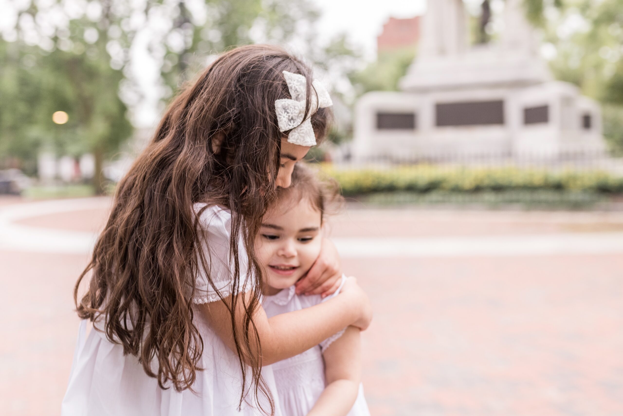 siblings hugging 