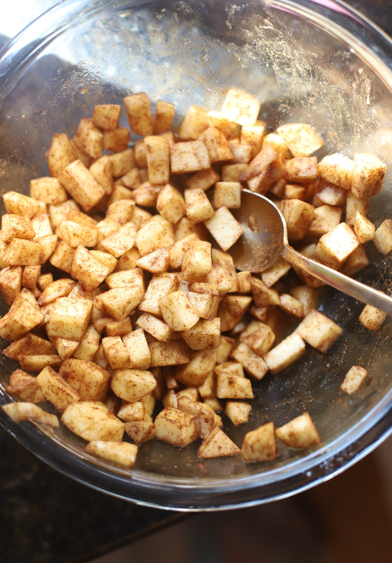 apple slices in a bowl 