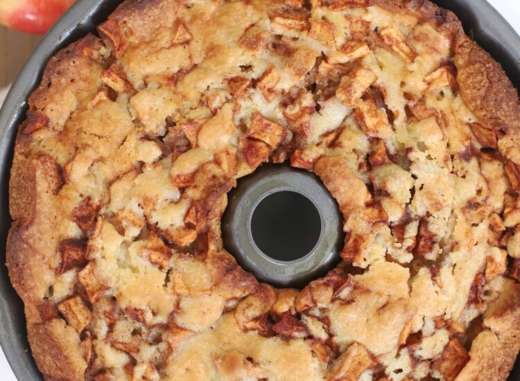 The Most Delicious Super Moist Classic Jewish Apple Cake - GLITTERINC.COM