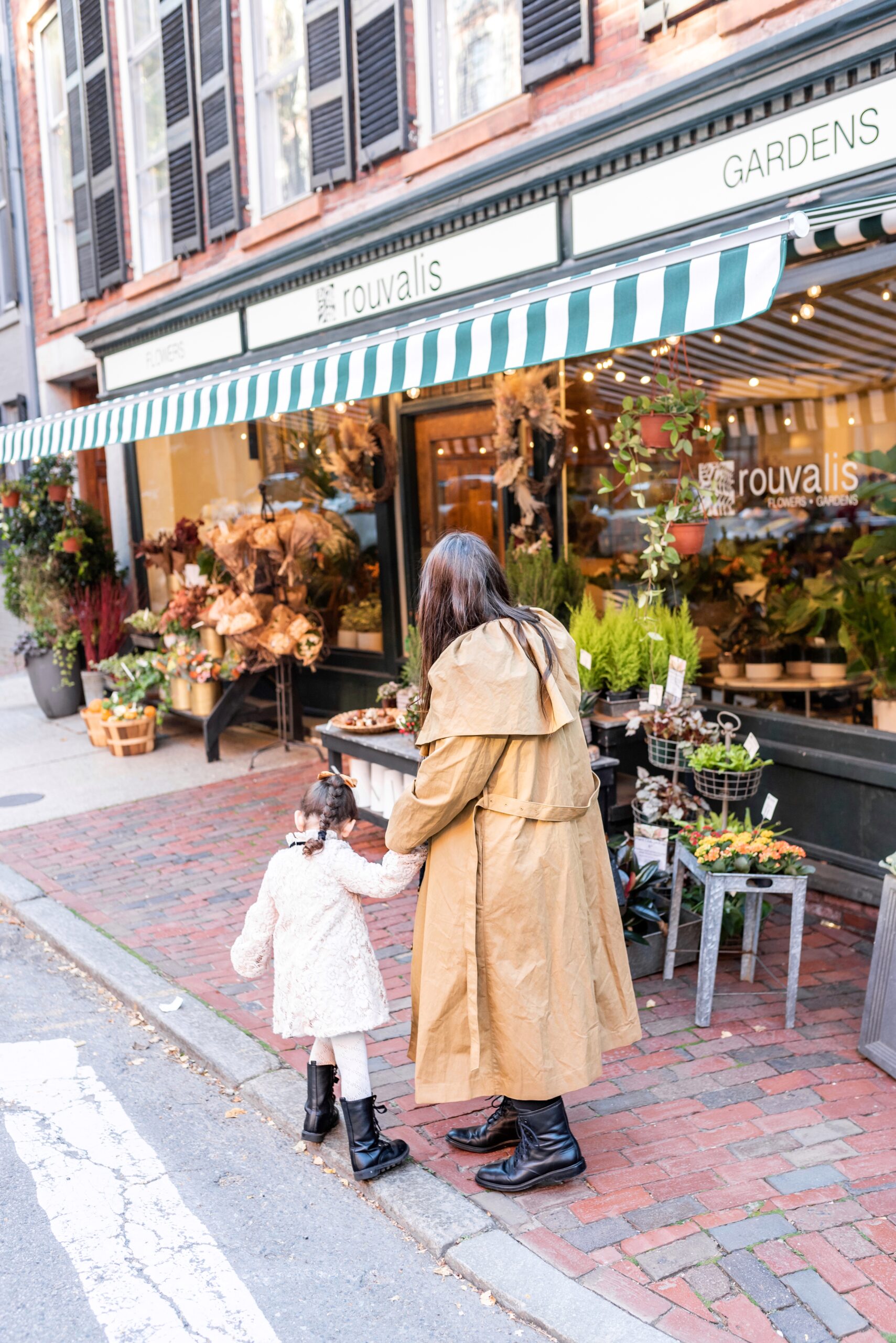 Thankful - Fall in Beacon Hill Boston - Happy Thanksgiving - Rouvalis Flower Shop - GLITTERINC.COM