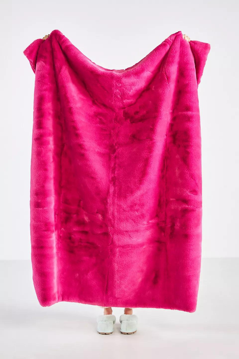 Cozy Valentine’s Day Finds - Anthropologie Sophie Faux Fur Throw Blanket In Hot Pink Raspberry