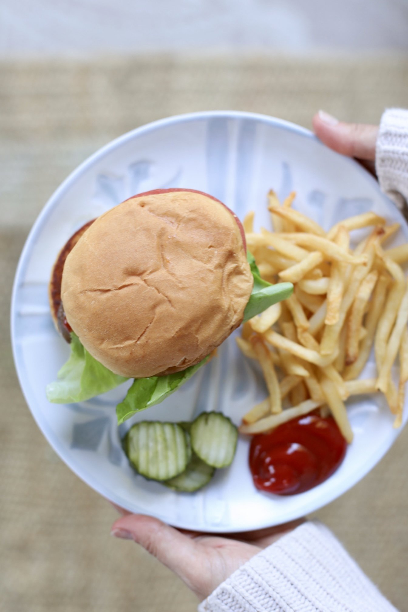 How to Throw a Low-Key Backyard 4th of July BBQ - Barbecue Burgers Party for the Fourth - Back Porch Summer Celebration - GLITTERINC.COM