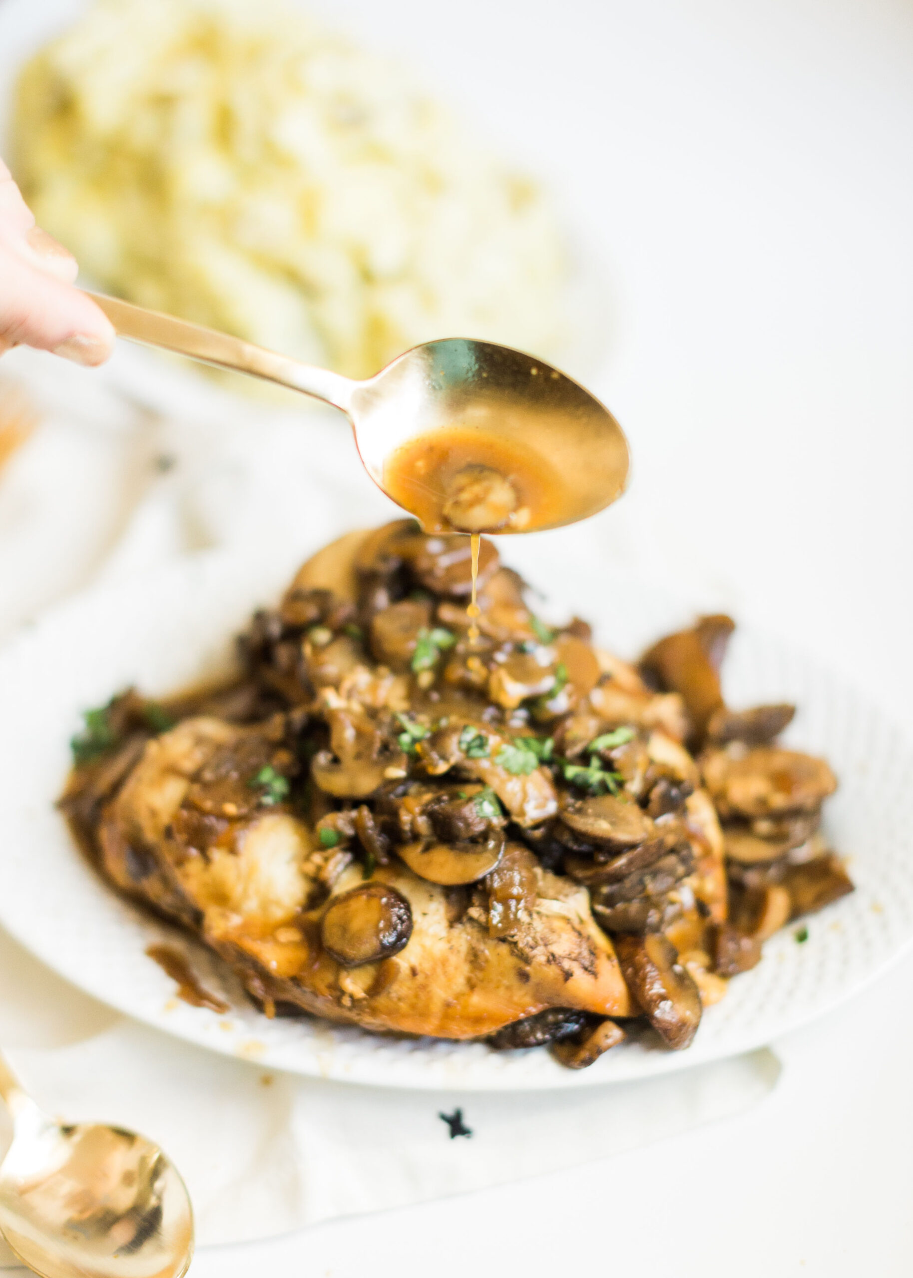 Delicious Crockpot Chicken Marsala