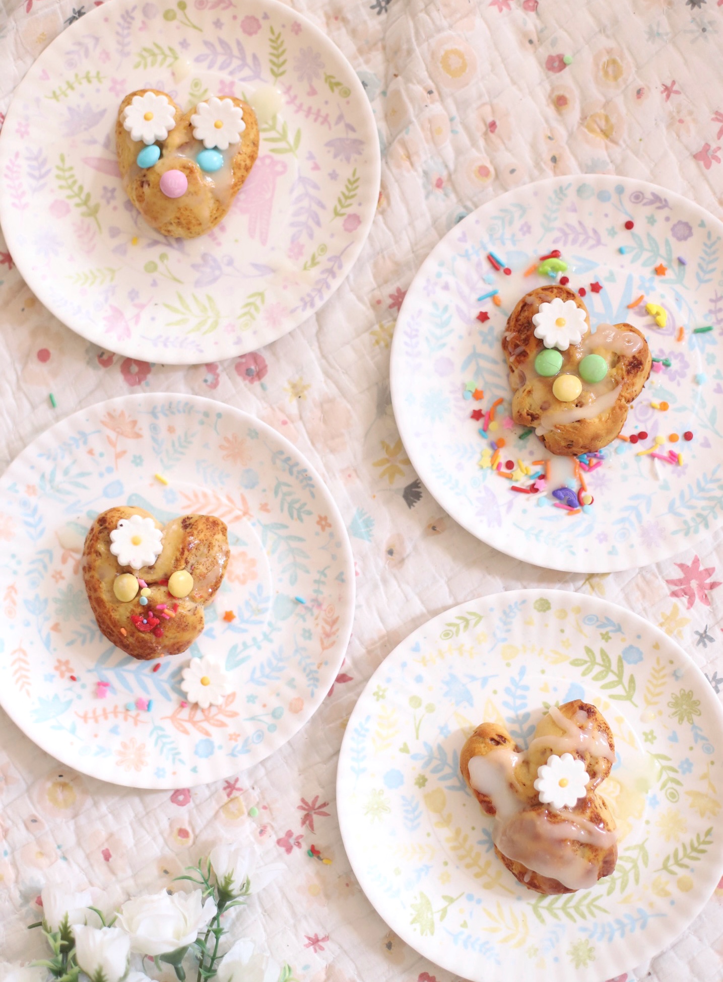 Easter Bunny Cinnamon Rolls - Store-bought Cinnamon Rolls Bunnies Recipe - GLITTERINC.COM